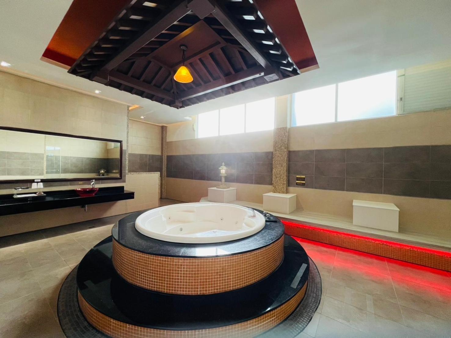Wei Feng Exquisite Motel Pintung Branch Pingtung Zewnętrze zdjęcie